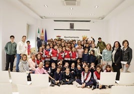 Participantes y asistentes al pleno del consejo infantil y adoslecente de Arroyo de la Luz.