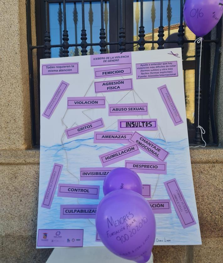 Imagen secundaria 2 - Arroyo de la Luz se concentra contra la Violencia de Género