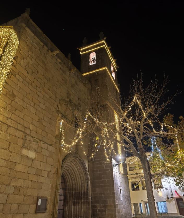 Imagen secundaria 2 - Arroyo de la Luz se viste de Navidad
