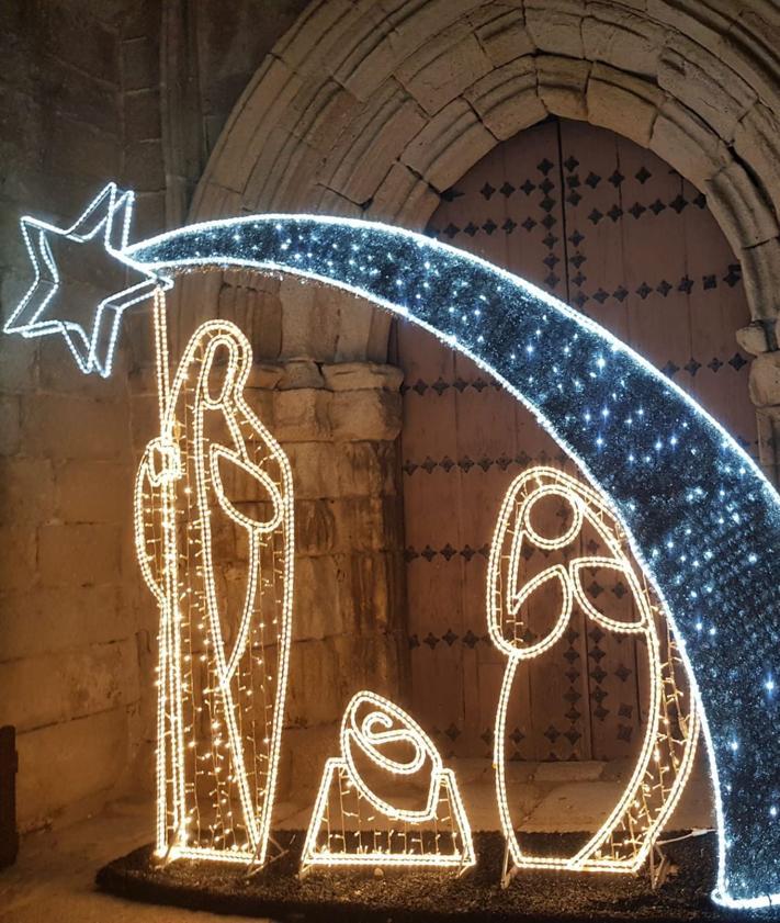 Imagen secundaria 2 - Arroyo de la Luz se viste de Navidad