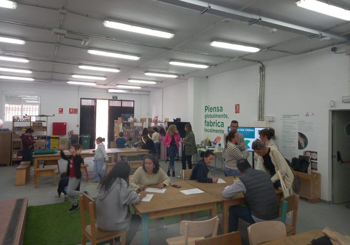 Unas 30 personas participaron en el taller de Plotter de Corte y Estampación Textiel del Circular FAB