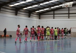 Saludo de los equipos.