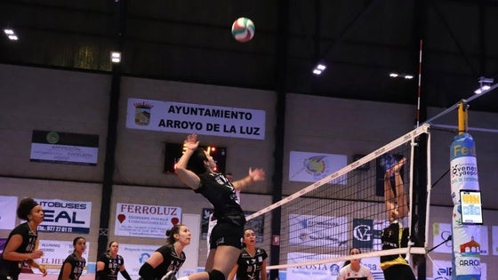 El Extremadura Arroyo despide la primera vuelta en la cancha del CV Torrelavega