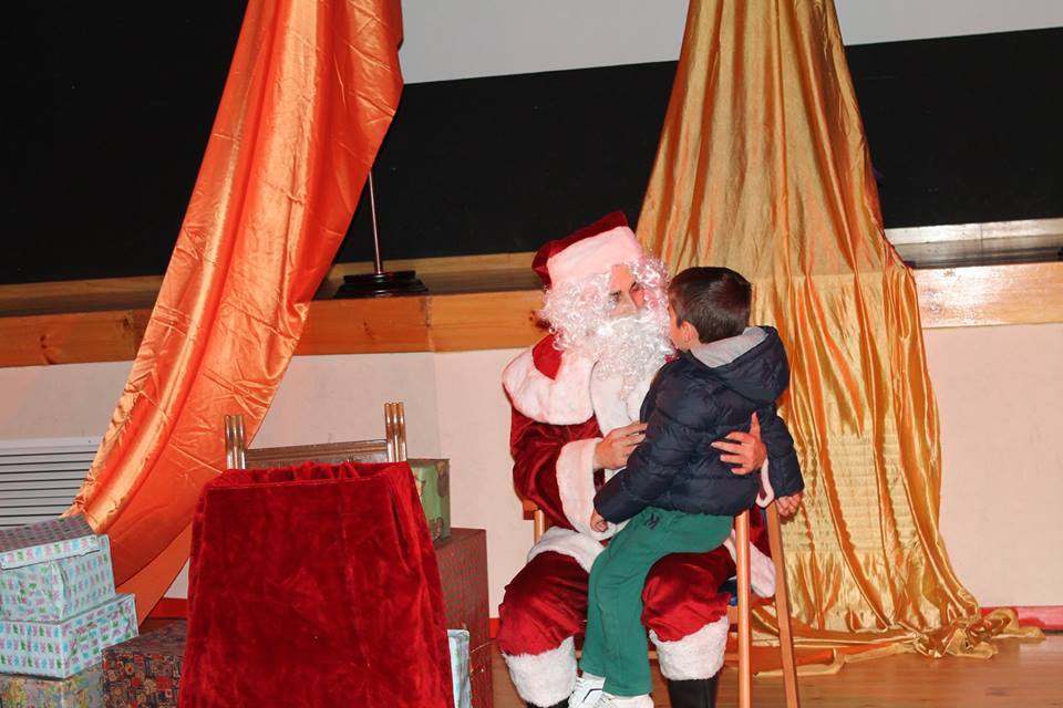 Papa Noel el año pasado recibiendo las cartas de los niños.