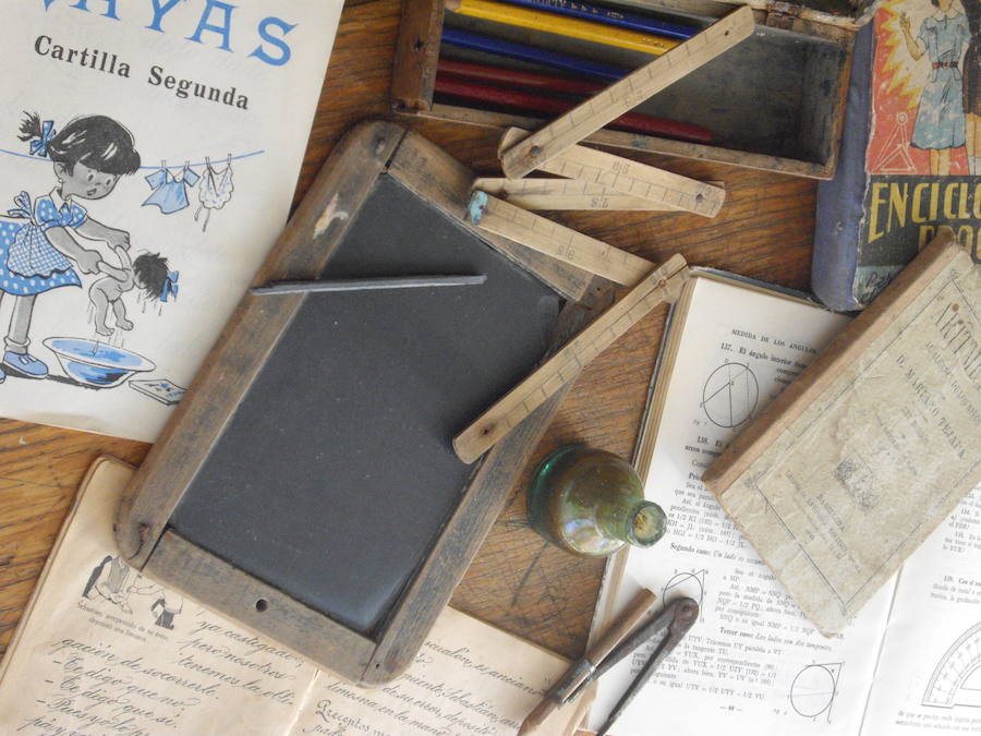 El municipio rememora su antigua escuela con una exposición