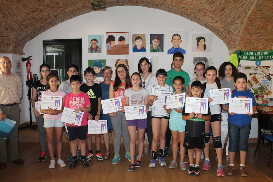 Alumnos del taller de pintura. 