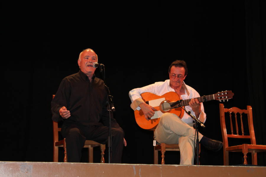 Al cante Alonso Pérez y Pepe Gallardo a la guitarra. 