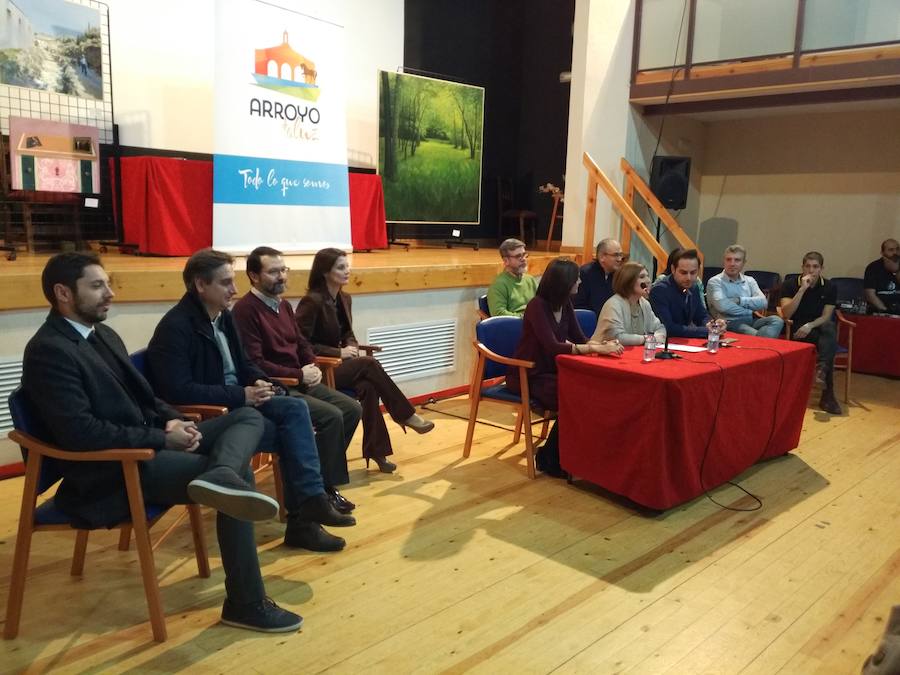  Presentación de los ganadores y sus obras antes de la gala. 