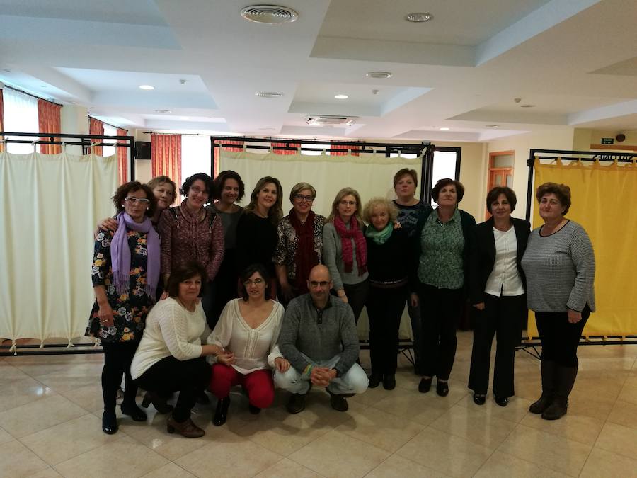 Los miembros durante el encuentro de lectura. 