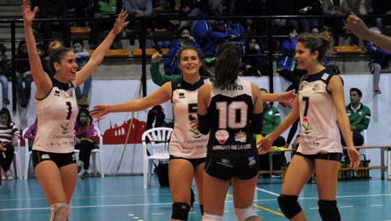 El Extremadura Arroyo cerró la primera vuelta con un triunfo en la cancha del Feel Volley Alcobendas