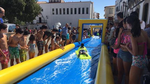 Tobogán de agua y fiesta de la espuma 2017 