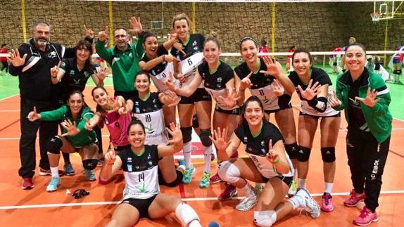 El Extremadura Arroyo se sirve una Copa y el liderato a costa de lograr su sexto triunfo consecutivo, 0-3 ante Xuvenil Teis