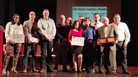 Ganadores junto a autoridades