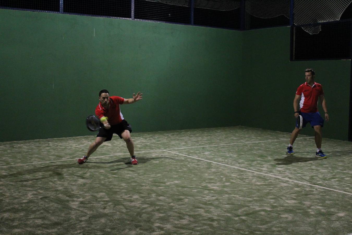 Alberto Mariscal y Daniel González en un lance del juego