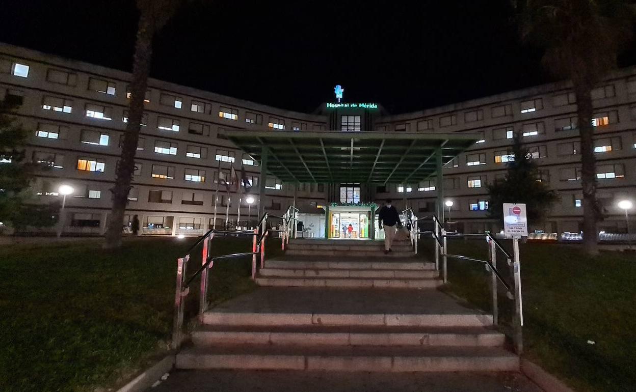Entrada del Hospital de Mérida, hasta donde fue trasladado el herido 