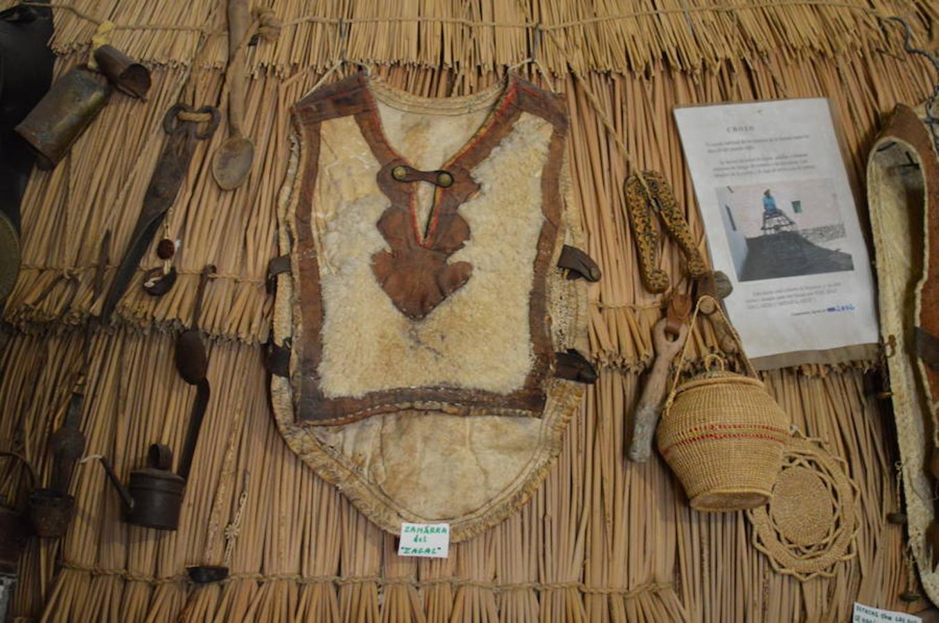 Juan Sánchez Huertas tiene abierto al público desde el 2000, en Campanario, su Museo Arte-Naturaleza y Etnográfico. Su colección consta de numerosos aperos de labranza y pastoriles, pero también de utensilios de los distintos oficios de antaño