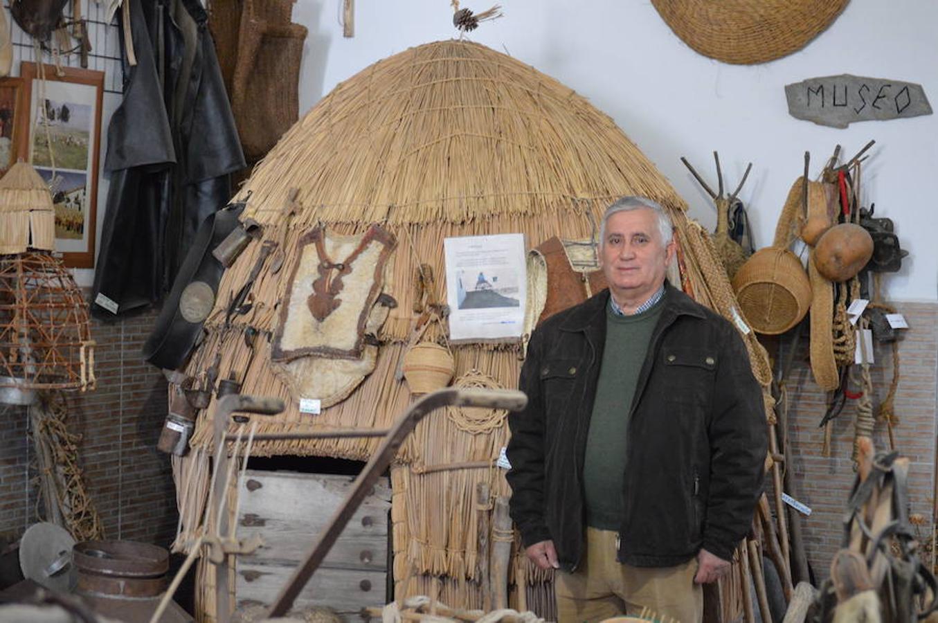 Juan Sánchez Huertas tiene abierto al público desde el 2000, en Campanario, su Museo Arte-Naturaleza y Etnográfico. Su colección consta de numerosos aperos de labranza y pastoriles, pero también de utensilios de los distintos oficios de antaño