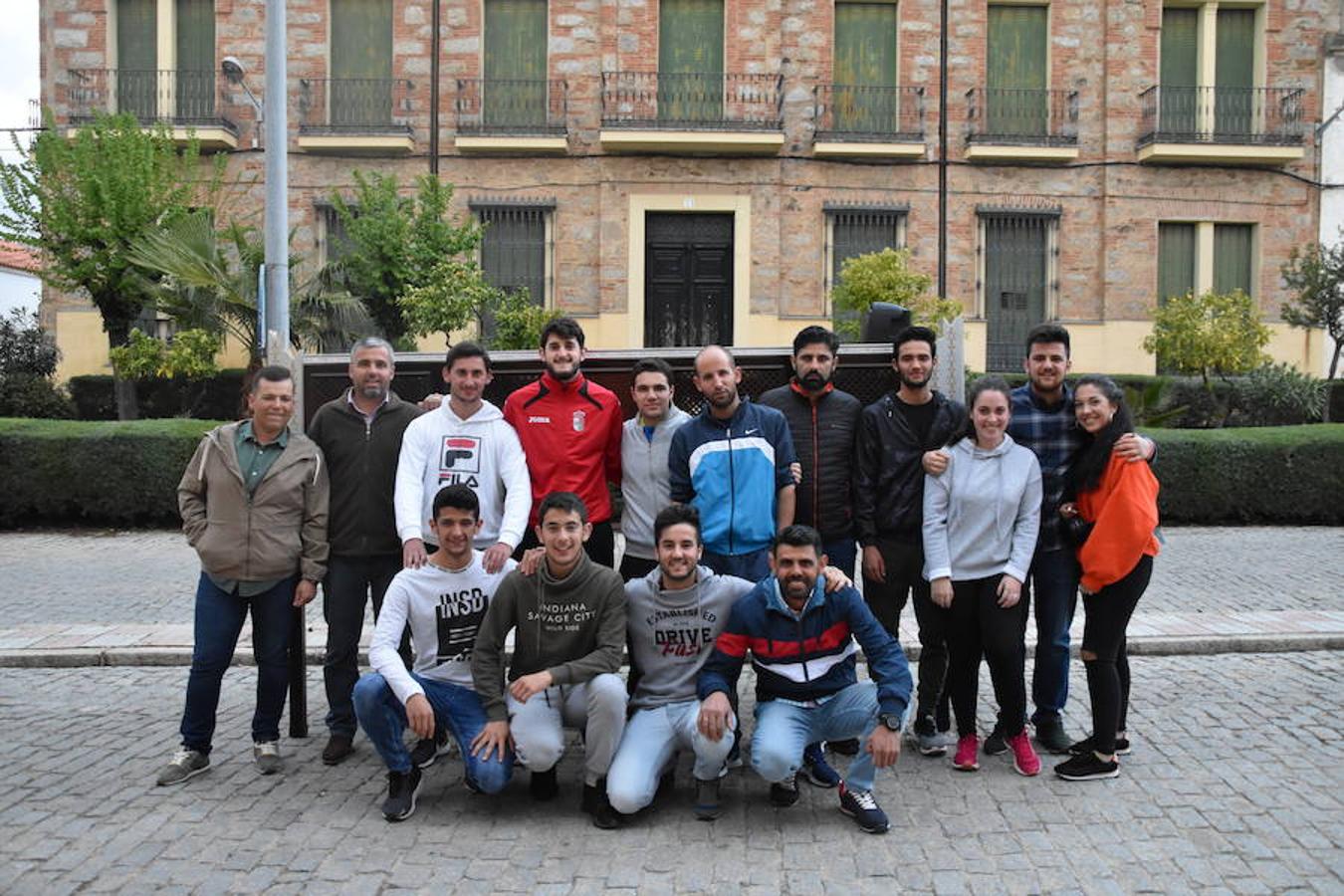 Este próximo Domingo de Ramos arrancan los desfiles procesionales de la Pasión campanariense. Durante estos días, se han podido ver a las distintas cuadrillas de costaleros de todos los pasos, ensayando para sus noches más esperadas