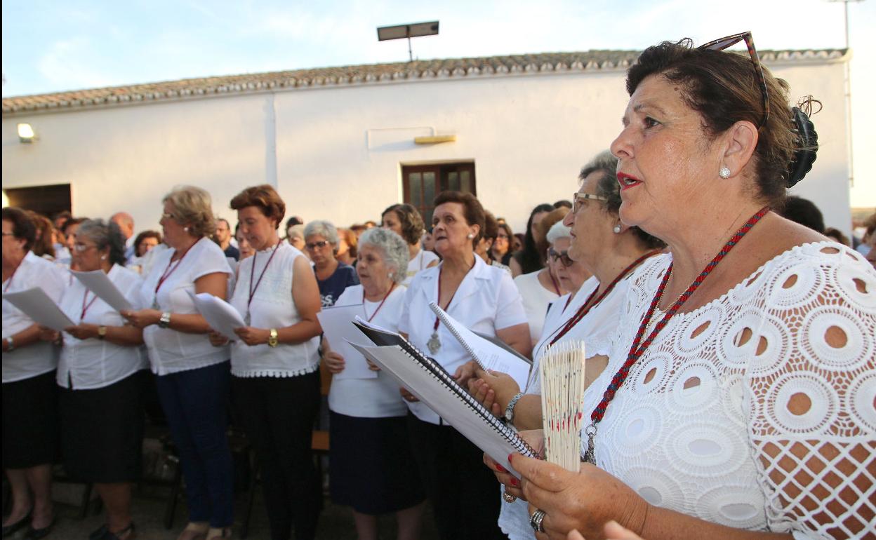 Algunos de los componentes del coro del Barrio Hospital. 