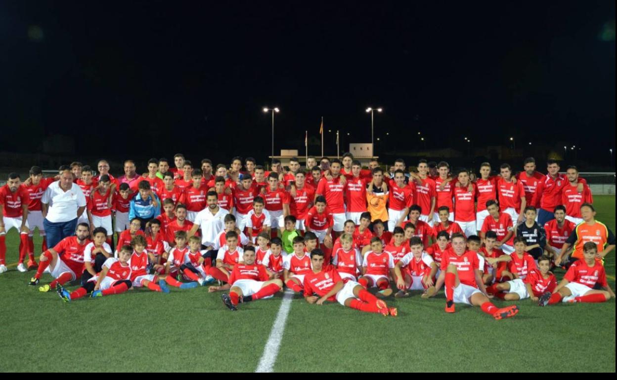 El CF Campanario y la Escuela Municipal de Fútbol presentan a sus equipos este viernes