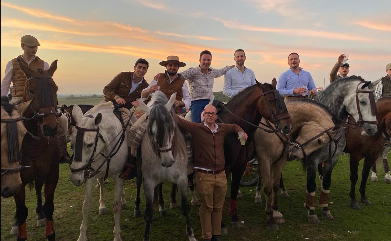 Participantes en la Ruta Ecuestre de la Asociación Arte de Campanario. 