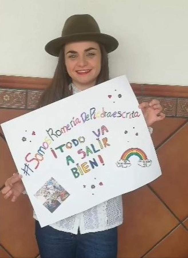 Guitarra en mano, los campanarienses cantaron a su patrona. 