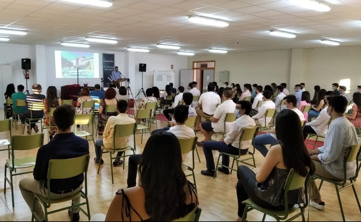 Asistentes a la graduación en el IES Bartolomé José Gallardo. 