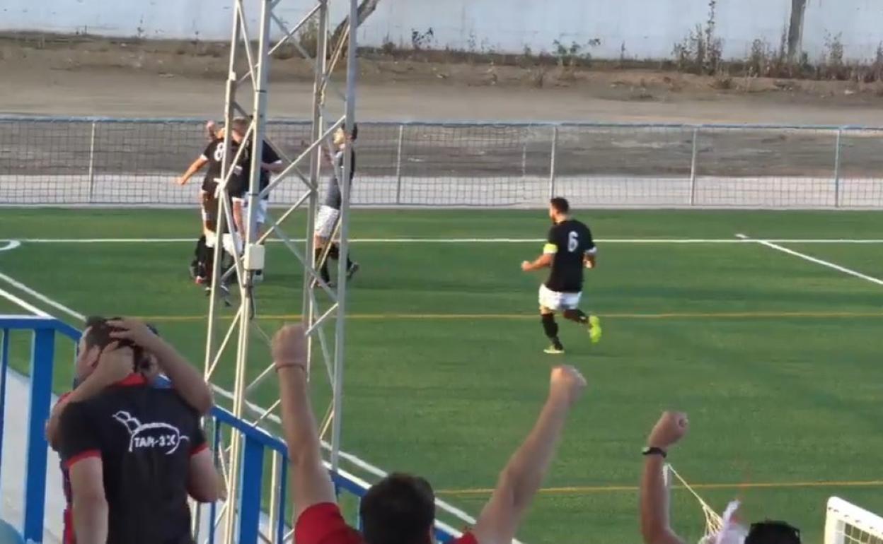 El Campanario se adelanta en el marcador al descanso del partido de ascenso a Tercera División