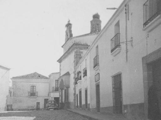 Plaza del Carmen. A la derecha la farmacia de D. Ramón Fernández. 