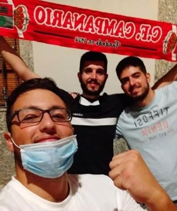 El ascenso a Tercera División del CF Campanario ha traido grandes alegrías no solo para el equipo, sino también para todo un pueblo, cuya afición ha estado volcada, en las buenas y en las malas. Un apoyo incondicional que ha dejado en esta última semana imágenes para el recuerdo. ¡Vamos Campa!