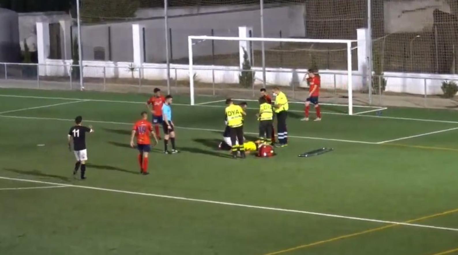 El ascenso a Tercera División del CF Campanario ha traido grandes alegrías no solo para el equipo, sino también para todo un pueblo, cuya afición ha estado volcada, en las buenas y en las malas. Un apoyo incondicional que ha dejado en esta última semana imágenes para el recuerdo. ¡Vamos Campa!