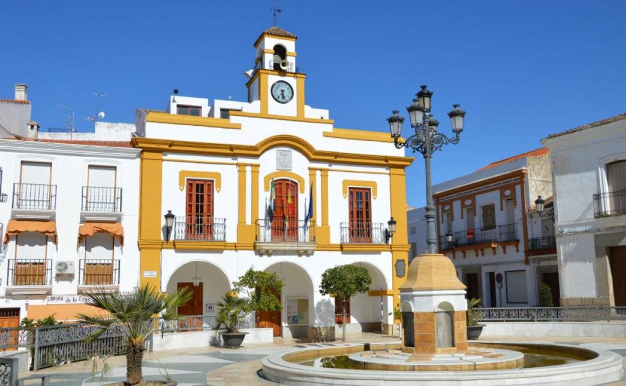 Fachada del ayuntamiento de Campanario. 