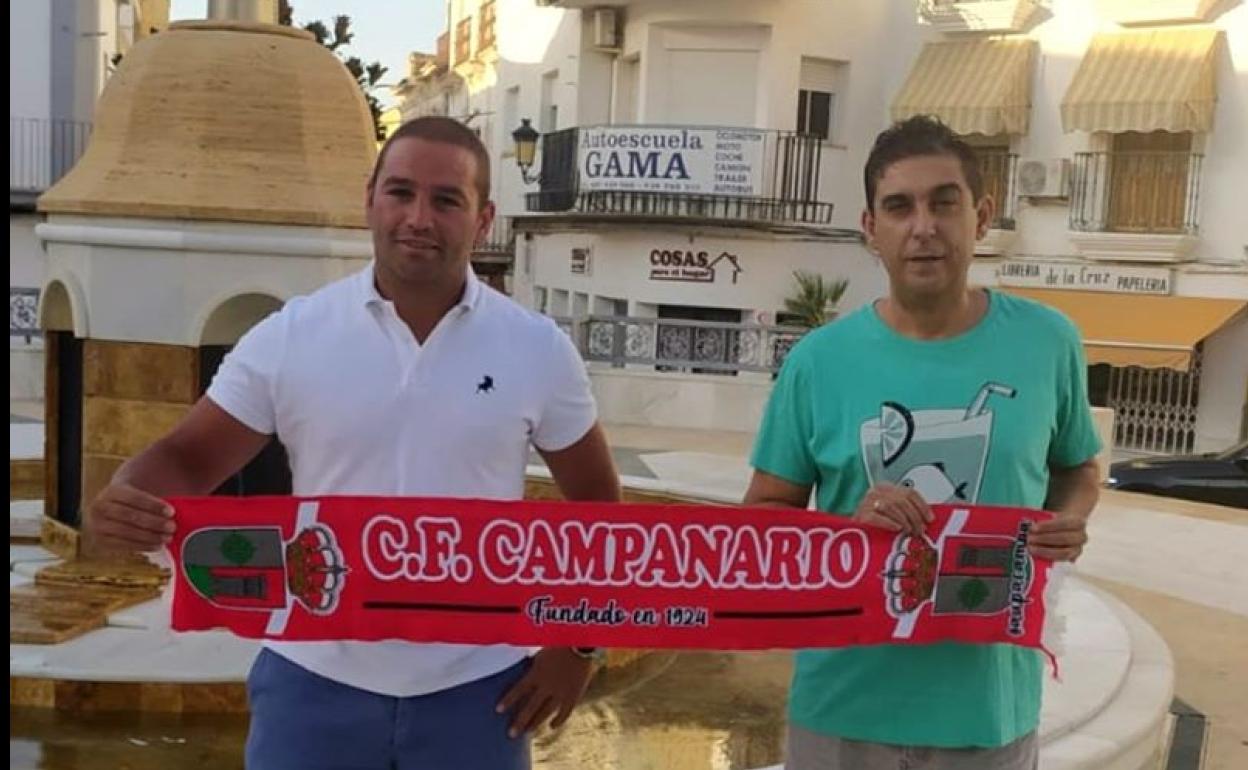 Kiko Fernández junto al presidente del club, Juan José Murillo. 