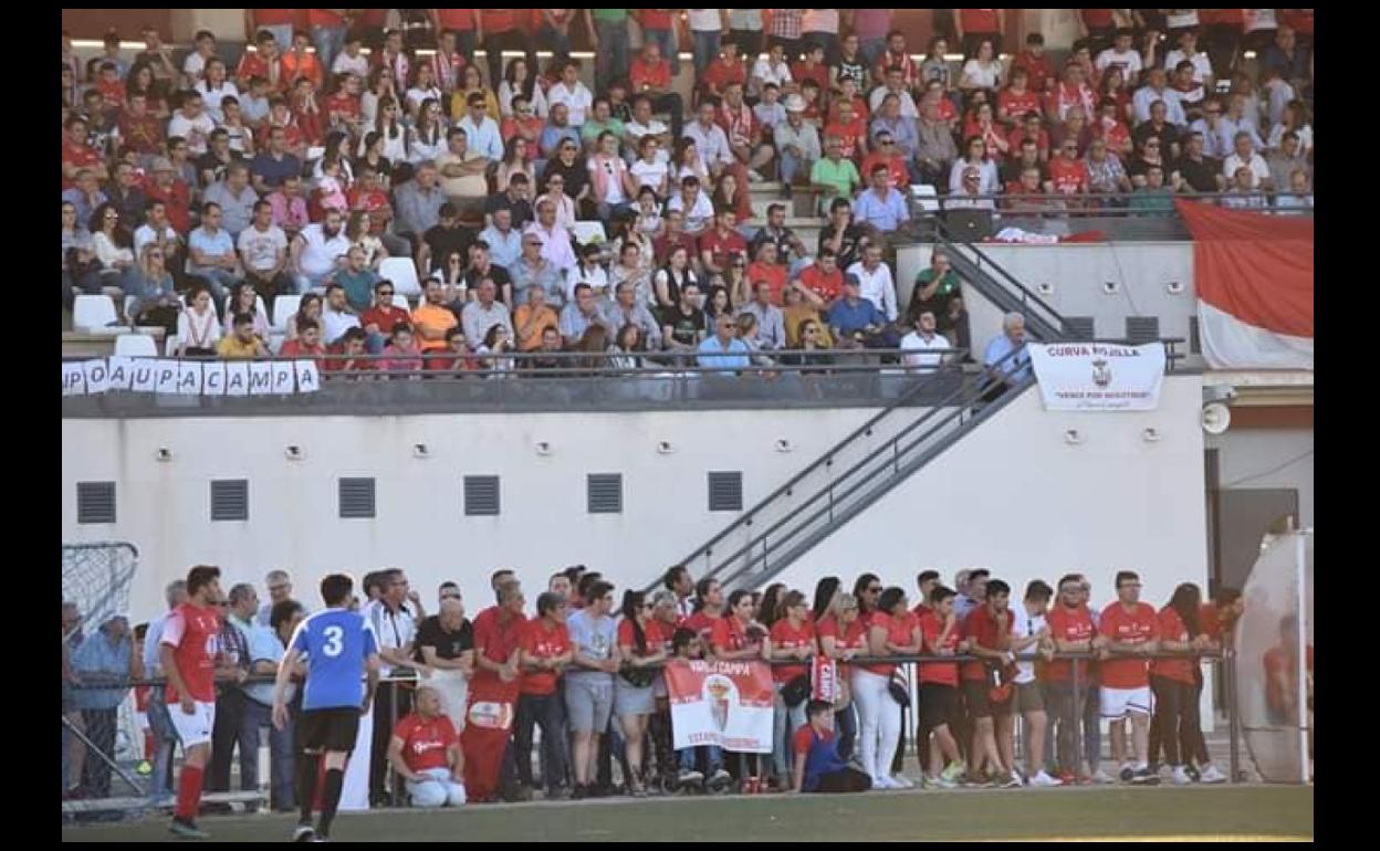 Afición del CF Campanaro. 