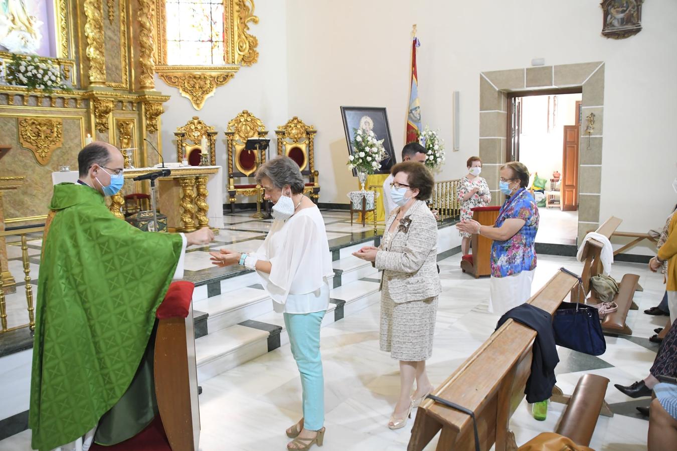 Durante el fin de semana han tenido lugar los actos de celebración del LXV Aniversario de Coronación de la Virgen de Piedraescrita. Este año, dichos actos se han celebrado en la iglesia de la Asunción ante un cuadro de la Virgen, y con aforo reducido y medidas de seguridad. Eso sí, no han faltado la gran fe y devoción que los campanarienses demuestran a su patrona.