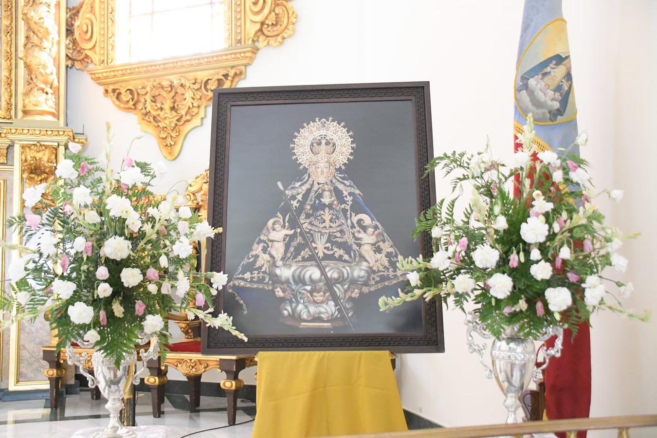 Durante el fin de semana han tenido lugar los actos de celebración del LXV Aniversario de Coronación de la Virgen de Piedraescrita. Este año, dichos actos se han celebrado en la iglesia de la Asunción ante un cuadro de la Virgen, y con aforo reducido y medidas de seguridad. Eso sí, no han faltado la gran fe y devoción que los campanarienses demuestran a su patrona.