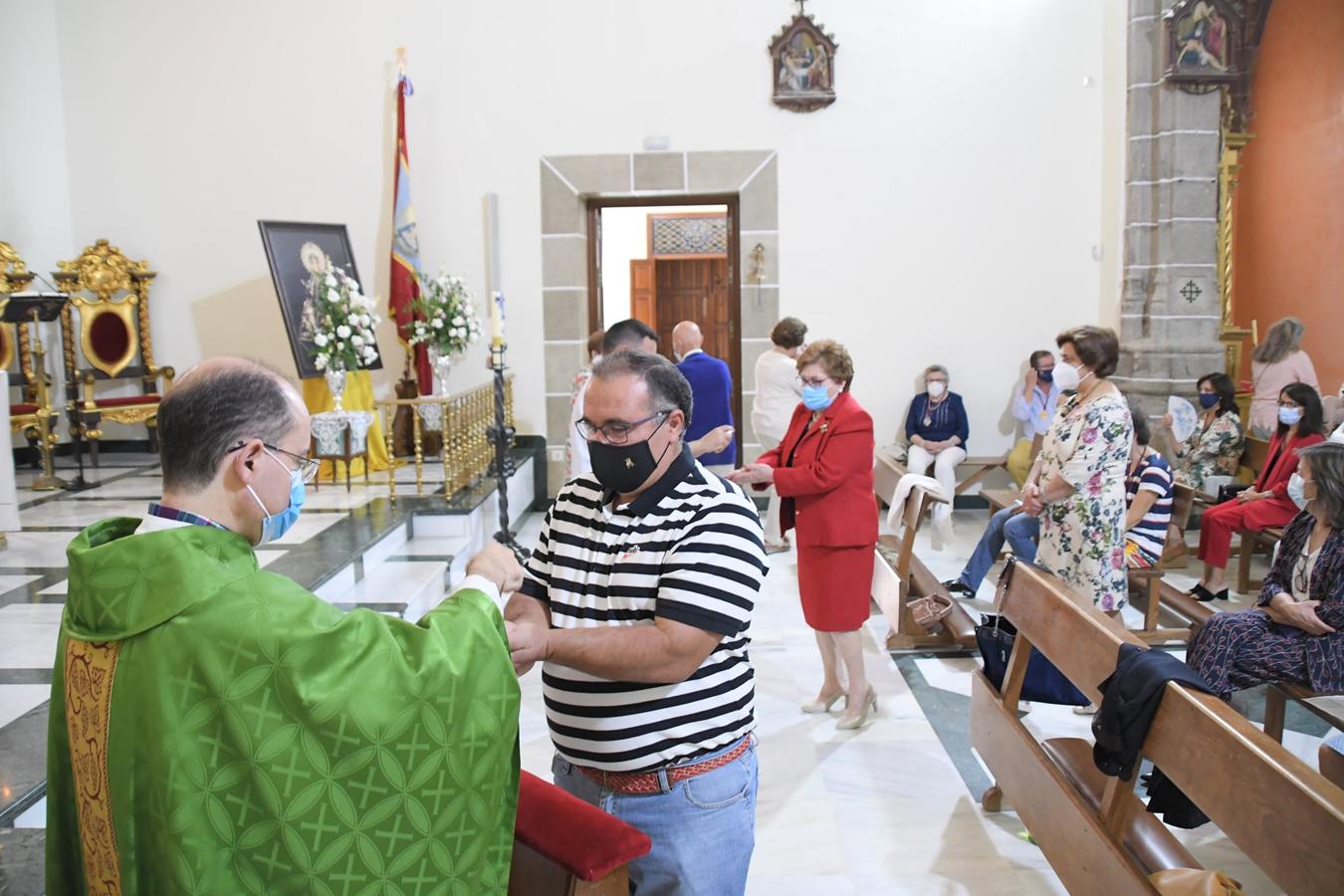 Durante el fin de semana han tenido lugar los actos de celebración del LXV Aniversario de Coronación de la Virgen de Piedraescrita. Este año, dichos actos se han celebrado en la iglesia de la Asunción ante un cuadro de la Virgen, y con aforo reducido y medidas de seguridad. Eso sí, no han faltado la gran fe y devoción que los campanarienses demuestran a su patrona.