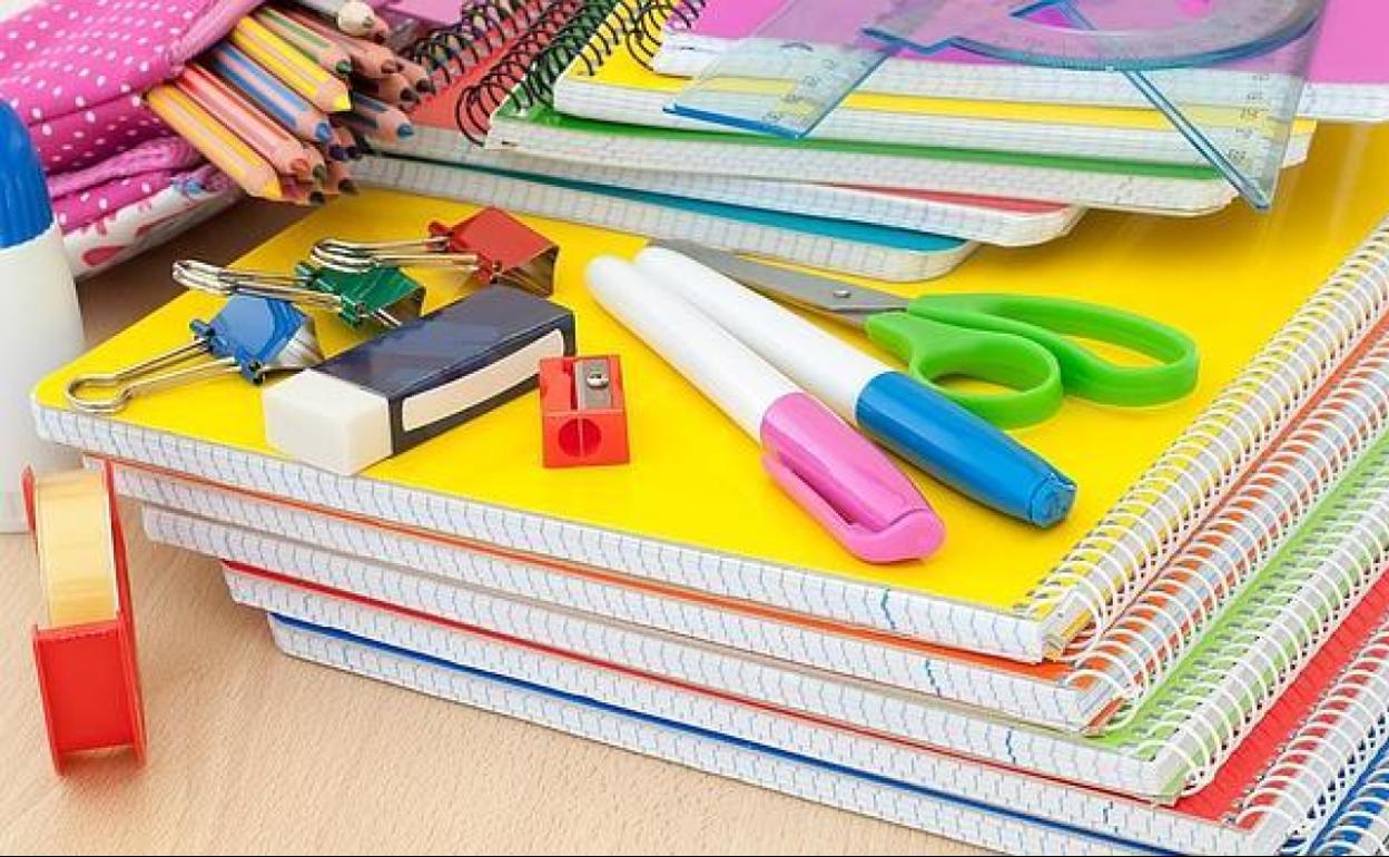 Ayuntamiento reparte 12.858 euros para material escolar y libros entre 272 beneficiarios