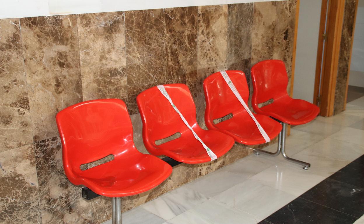Asientos del centro de salud de Campanario. 