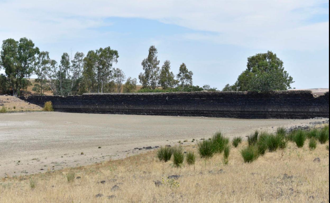 Presa del Paredón en Campanario. 