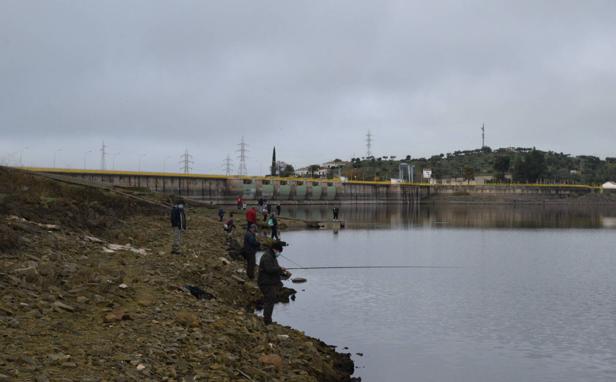 Participantes en el certamen de pesca. 