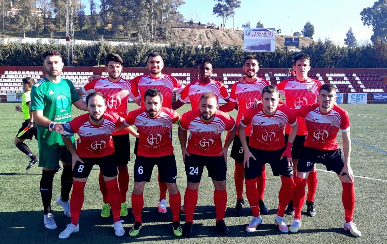 El CF Campanario se enfrenta este domingo al Montijo, líder de grupo en Tercera División