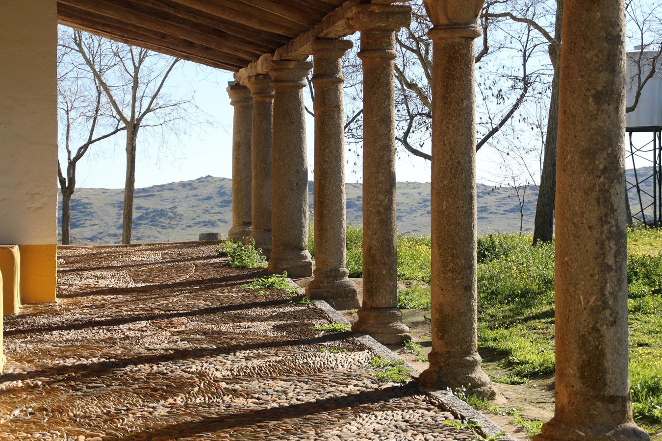 Restauración de los esgrafiados del camarín de la ermita de Campanario. 