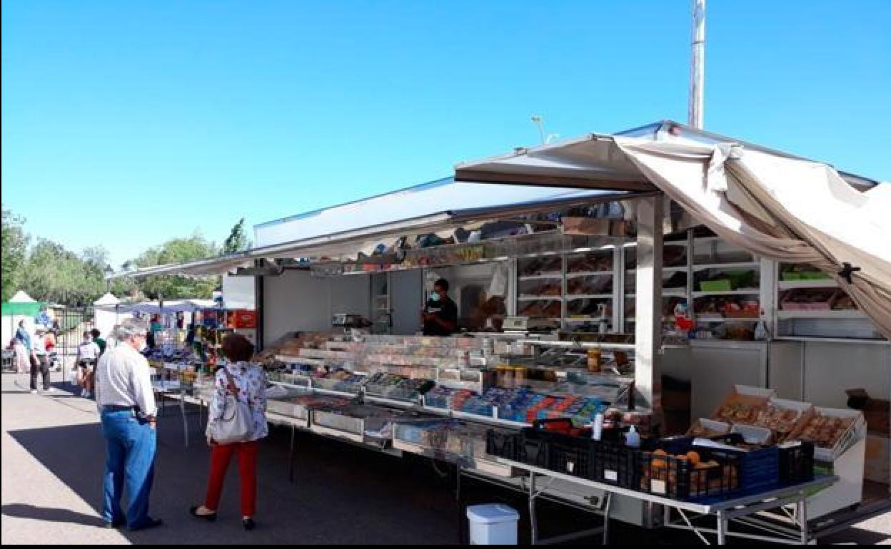 Este martes vuelve a abrir el mercadillo, con nuevo horario
