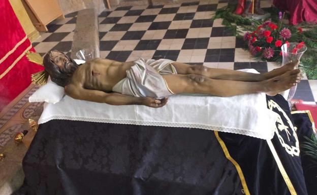 Imagen del Cristo yacente. 