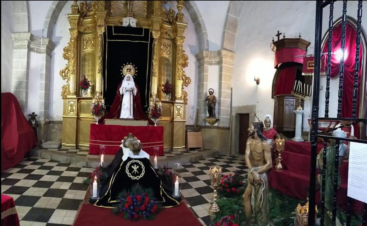 Altar de la Hermandad del Cautivo y La Amargura en la ermita del Carmen. 