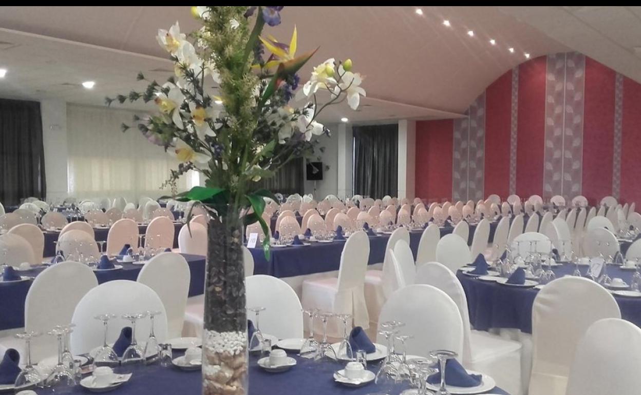 Sale a licitación la concesión del servicio de bar y restaurante de la Piscina de Campanario
