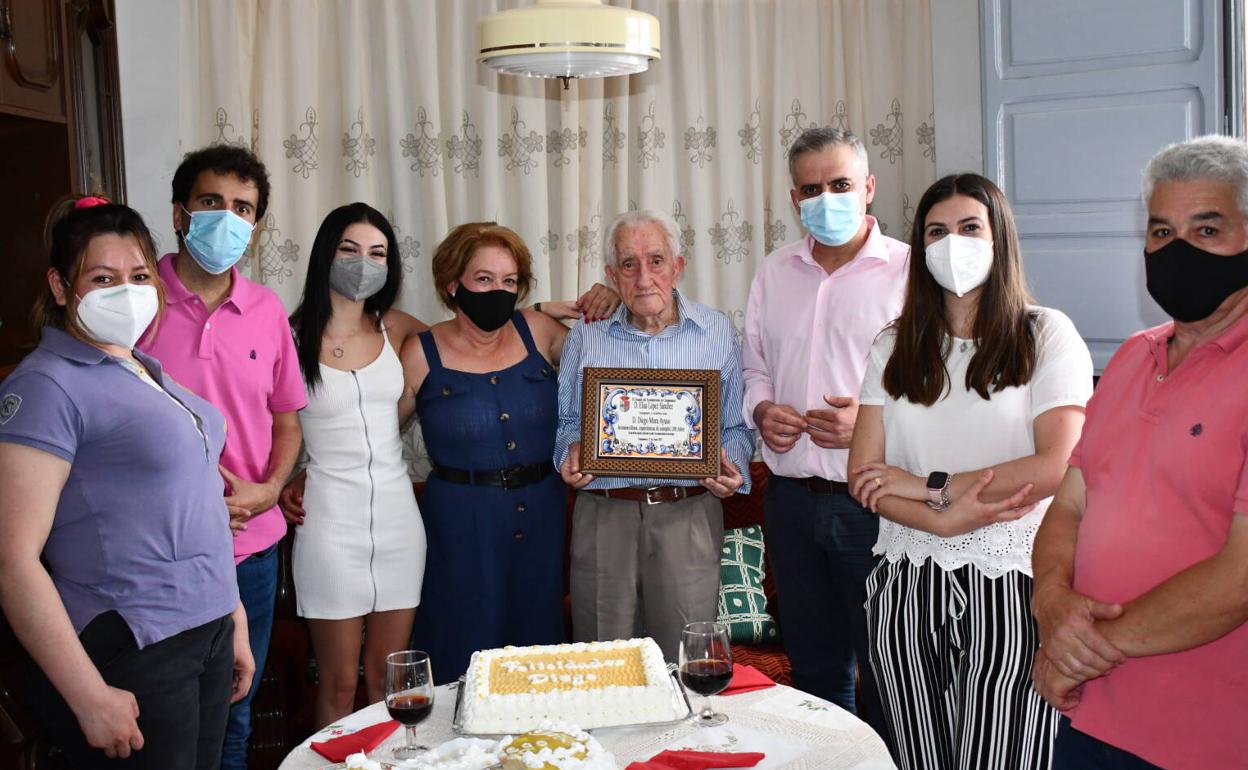 El campanariense Diego Mora celebra un siglo de vida