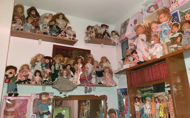 Algunas de las muñecas de la colección de María. 
