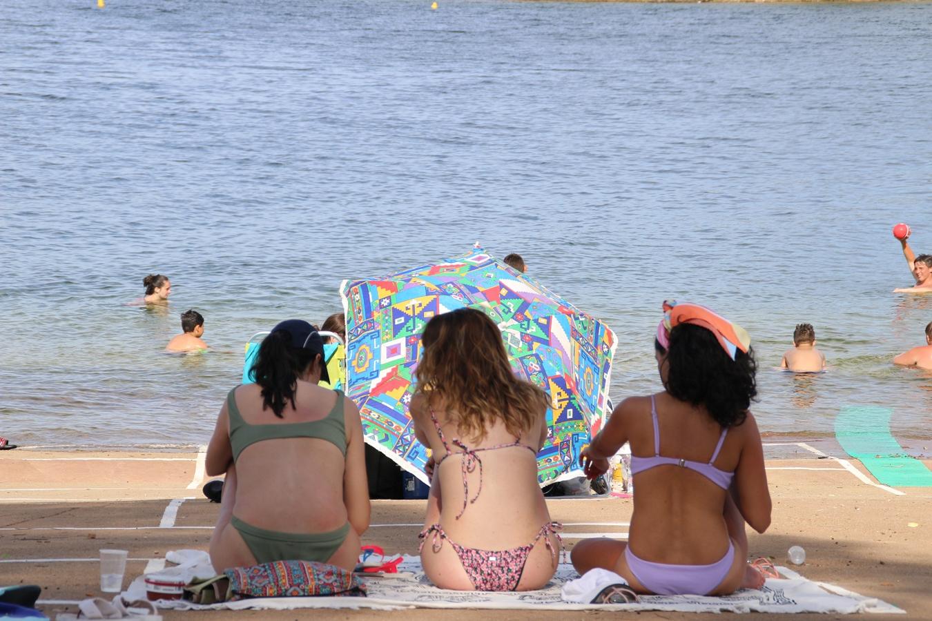 Playa Costa Alegre de Campanario en el Pantano de Orellana. 
